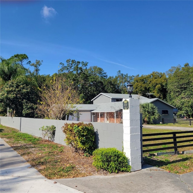 1661 Votaw Rd, Apopka, FL 32703 - view of home's exterior with a fenced front yard and concrete block siding