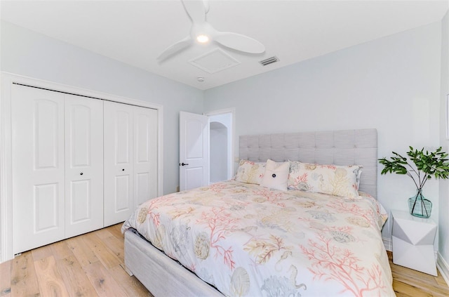 1570 Oakford Rd, Sarasota, FL 34240 - bedroom with wood finished floors, a closet, and a ceiling fan