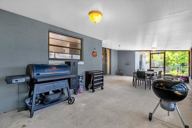 10400 Hunters Trail Ct, Orlando, FL 32817 - interior space with a textured wall