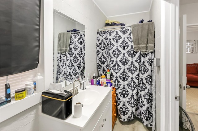 626 Marvin C Zanders Ave, Apopka, FL 32703 - bathroom with a shower with curtain, tile walls, and vanity