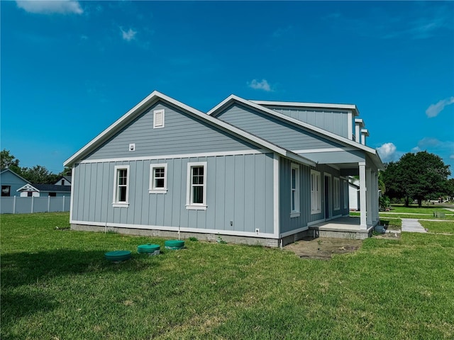 311 W Delaware Ave, Lake Helen, FL 32744 - view of side of home with board and batten siding and a porch