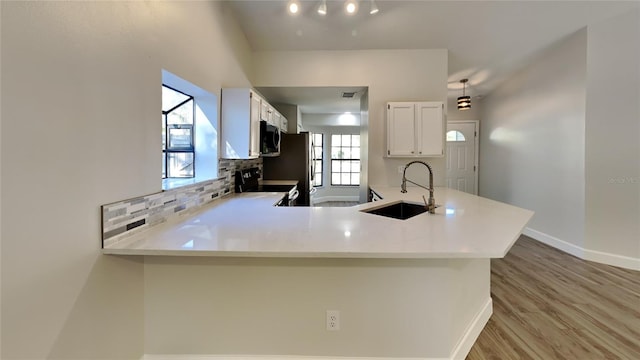 213 Almaden Ct, Winter Springs, FL 32708 - kitchen with a sink, appliances with stainless steel finishes, a peninsula, baseboards, and decorative backsplash