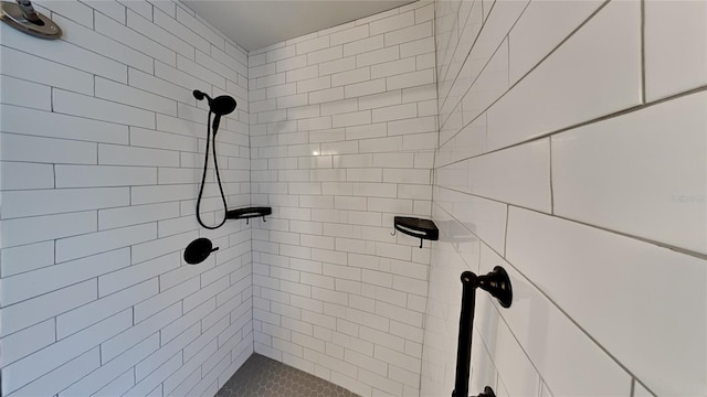 213 Almaden Ct, Winter Springs, FL 32708 - full bath with tiled shower