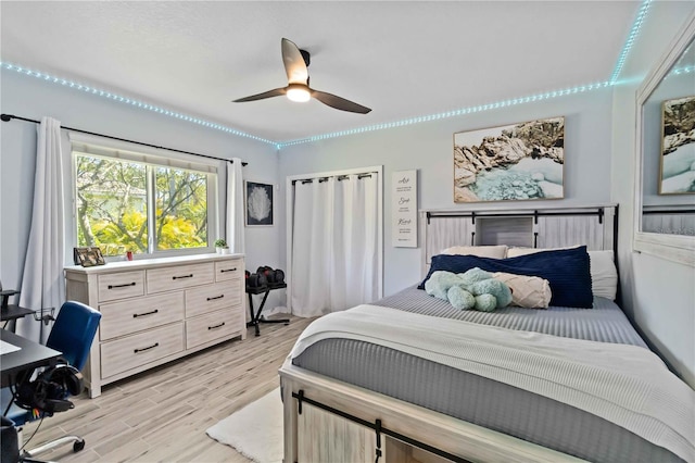 13136 Peregrin Cir, Bradenton, FL 34212 - bedroom with light wood-style floors and a ceiling fan