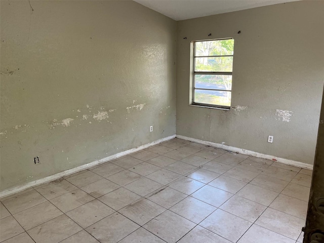 2918 E Waters Ave, Tampa, FL 33604 - empty room featuring baseboards
