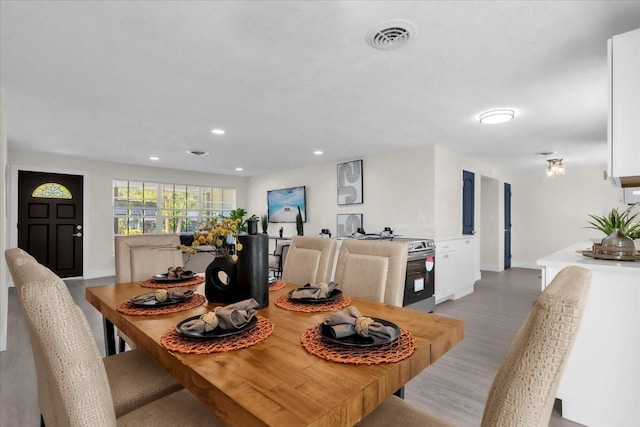 dining area with baseboards, visible vents, light wood-style floors, and recessed lighting