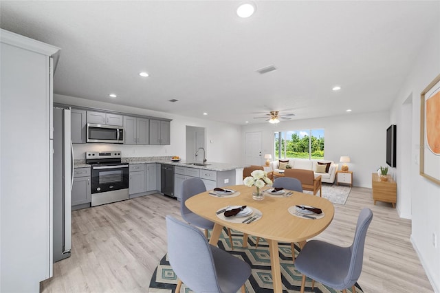 dining area featuring visible vents, baseboards, ceiling fan, recessed lighting, and light wood-style flooring