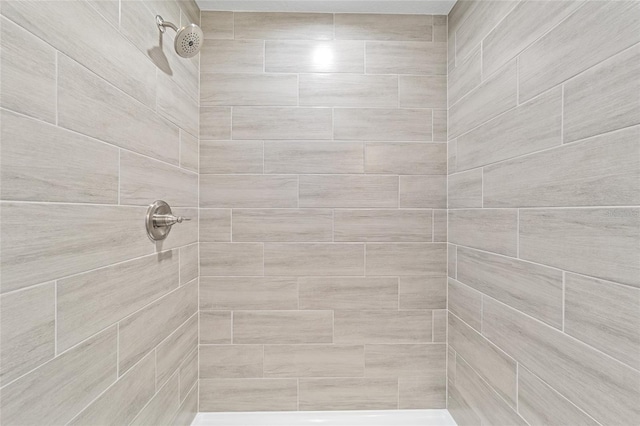 full bathroom featuring tiled shower