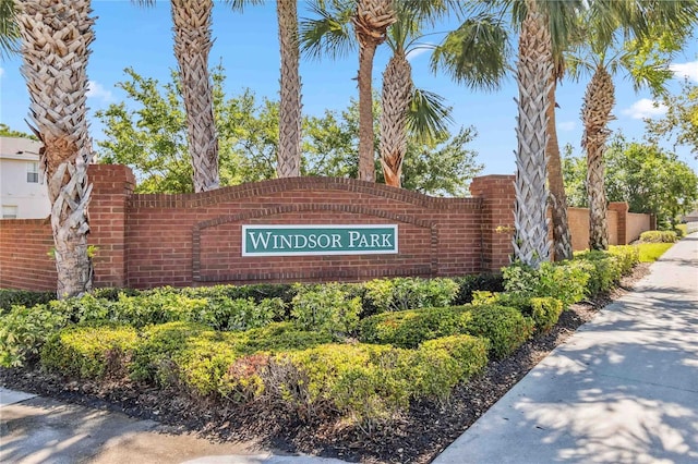 view of community / neighborhood sign