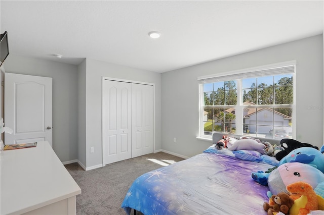 1158 Oak Bluff Dr, Davenport, FL 33837 - carpeted bedroom with a closet and baseboards