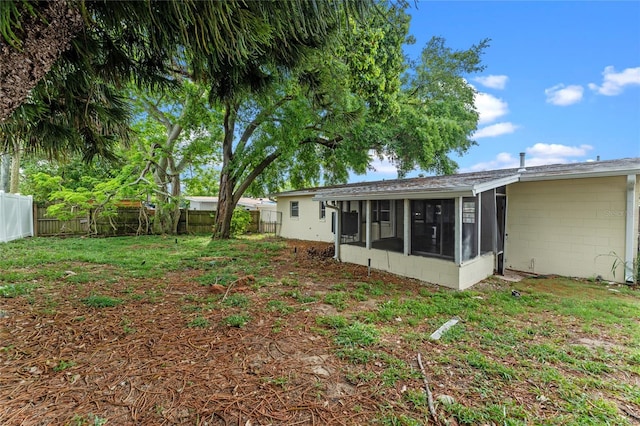 6031 W Ridgewood Ave, Orlando, FL 32835 - fenced backyard featuring a sunroom