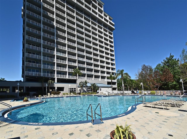 13427 Blue Heron Beach Dr Unit 1802, Orlando, FL 32821 - community pool with a patio area