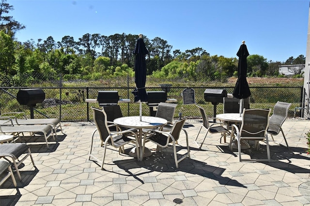 13427 Blue Heron Beach Dr Unit 1802, Orlando, FL 32821 - view of patio / terrace with fence and outdoor dining area