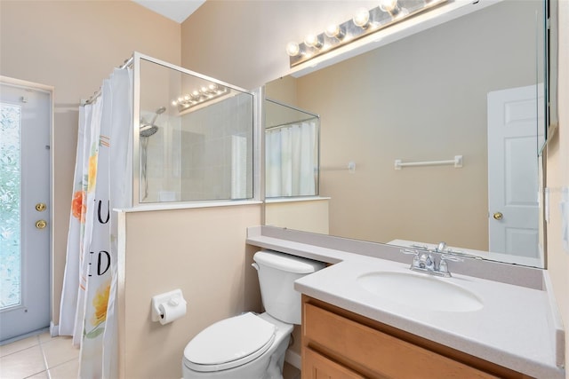 640 Brookfield Pl, Apopka, FL 32712 - full bath featuring tile patterned flooring, vanity, toilet, plenty of natural light, and curtained shower