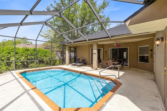 640 Brookfield Pl, Apopka, FL 32712 - pool featuring a patio and glass enclosure