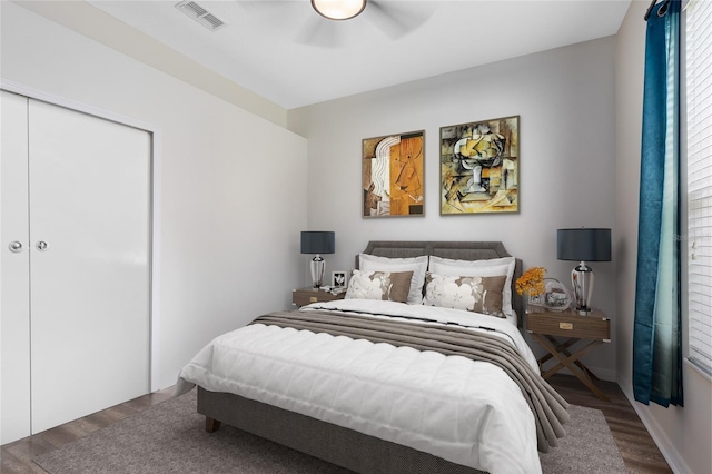 640 Brookfield Pl, Apopka, FL 32712 - bedroom featuring a closet, visible vents, a ceiling fan, and wood finished floors
