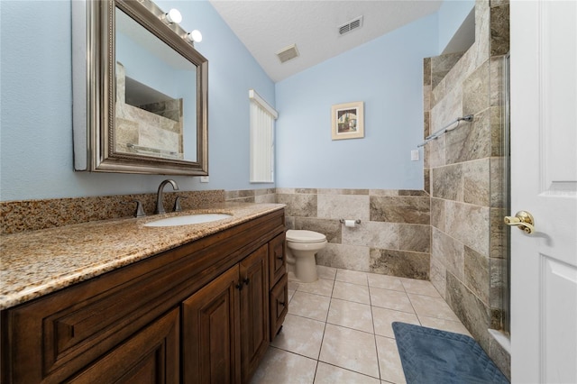 654 Chadbury Way, Kissimmee, FL 34744 - full bath featuring tile patterned flooring, tile walls, toilet, a textured ceiling, and visible vents