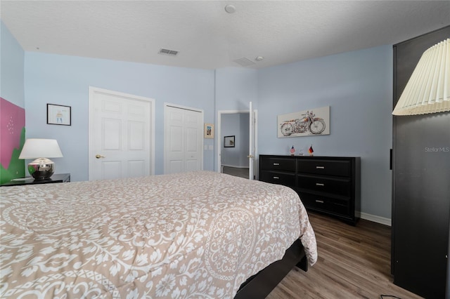 654 Chadbury Way, Kissimmee, FL 34744 - bedroom featuring baseboards, visible vents, wood finished floors, and a textured ceiling