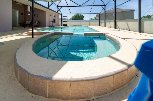 654 Chadbury Way, Kissimmee, FL 34744 - view of swimming pool featuring a pool with connected hot tub, a lanai, ceiling fan, and a patio area
