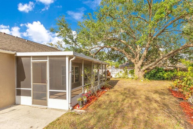 1002 Kelsey Ave, Oviedo, FL 32765 - view of yard with a sunroom and fence