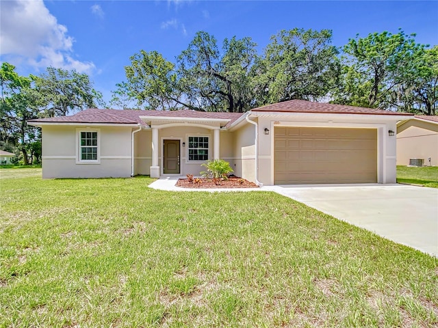 509 Mulberry St, Fruitland Park, FL 34731 - ranch-style house with a front yard, driveway, stucco siding, and an attached garage