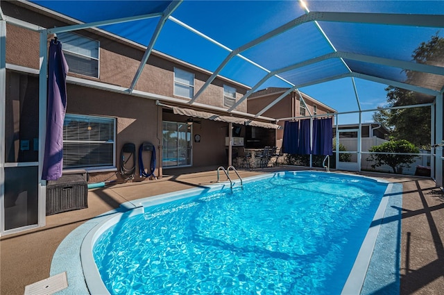 31028 Baclan Dr, Wesley Chapel, FL 33545 - view of swimming pool featuring a fenced in pool, glass enclosure, and a patio