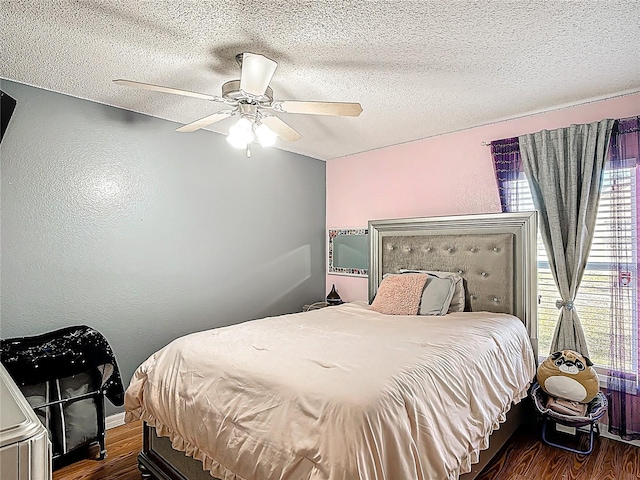 556 Hummingbird Ct, Kissimmee, FL 34759 - bedroom featuring a textured ceiling, dark wood-style floors, a textured wall, and ceiling fan