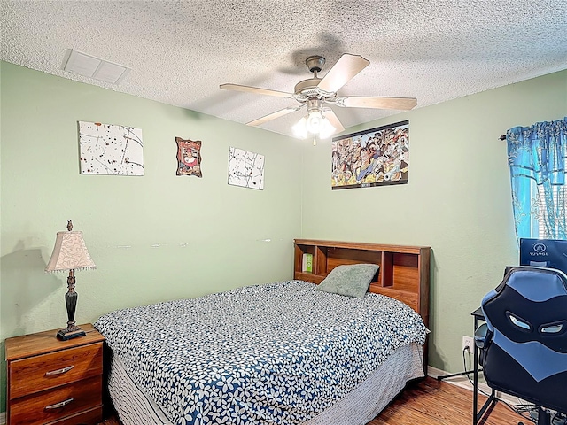 556 Hummingbird Ct, Kissimmee, FL 34759 - bedroom with visible vents, a textured ceiling, ceiling fan, and wood finished floors