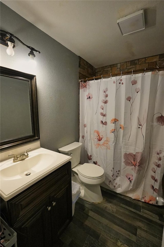 1491 Lavender St, Deltona, FL 32725 - full bathroom with toilet, wood finished floors, vanity, a shower with curtain, and a textured wall