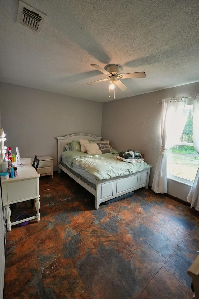 1491 Lavender St, Deltona, FL 32725 - bedroom featuring a ceiling fan, a textured ceiling, and visible vents