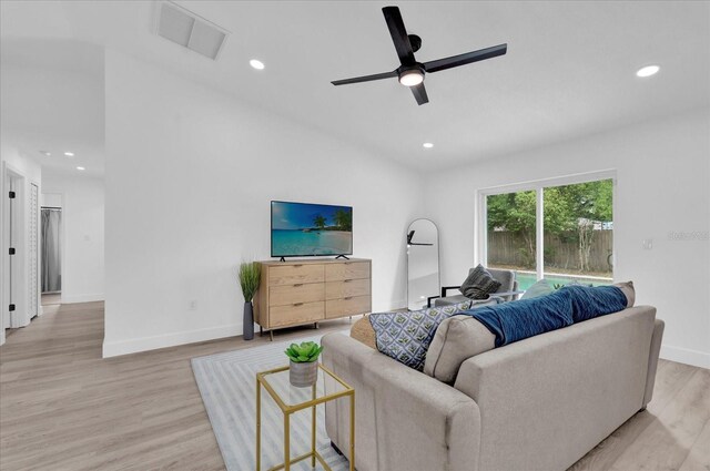 living area with visible vents, baseboards, a ceiling fan, recessed lighting, and light wood-style flooring