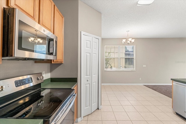 529 Tuten Trl, Orlando, FL 32828 - kitchen featuring a textured ceiling, appliances with stainless steel finishes, a notable chandelier, and dark countertops