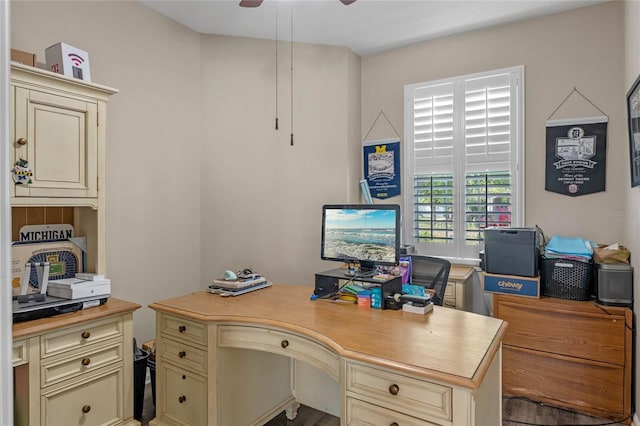 office area featuring ceiling fan