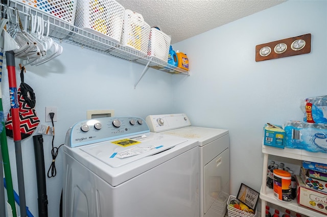 979 Park Terrace Cir, Kissimmee, FL 34746 - clothes washing area with a textured ceiling, independent washer and dryer, and laundry area