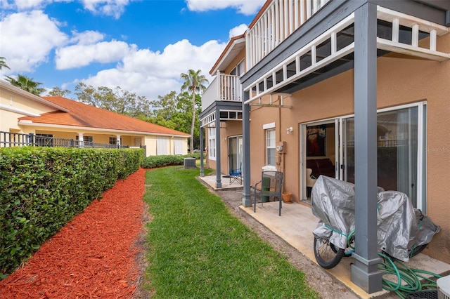 979 Park Terrace Cir, Kissimmee, FL 34746 - view of yard with a patio