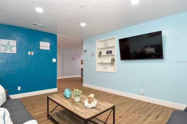 103 Mason Park Dr, Daytona Beach, FL 32117 - living area with built in features, baseboards, visible vents, recessed lighting, and wood finished floors