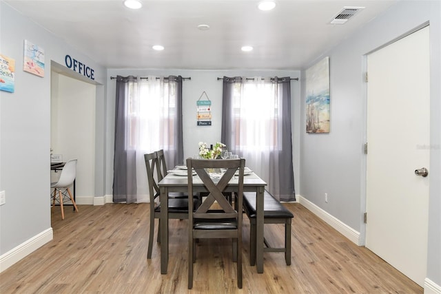 103 Mason Park Dr, Daytona Beach, FL 32117 - dining area with light wood-type flooring, baseboards, visible vents, and recessed lighting