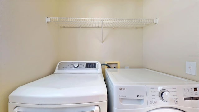 1402 Missouri Pl, Poinciana, FL 34759 - laundry room with washing machine and clothes dryer