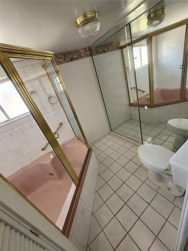 4942 Samoa Cir Unit 5, Orlando, FL 32808 - bathroom featuring a sink, toilet, tile patterned floors, and a shower stall
