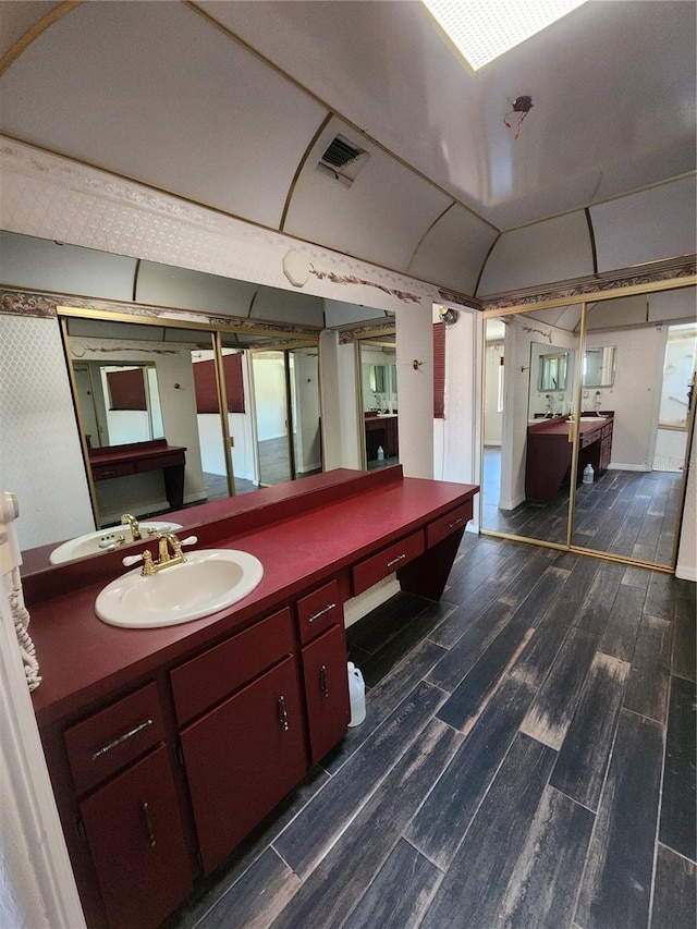 4942 Samoa Cir Unit 5, Orlando, FL 32808 - bathroom featuring wood finished floors, vanity, and visible vents