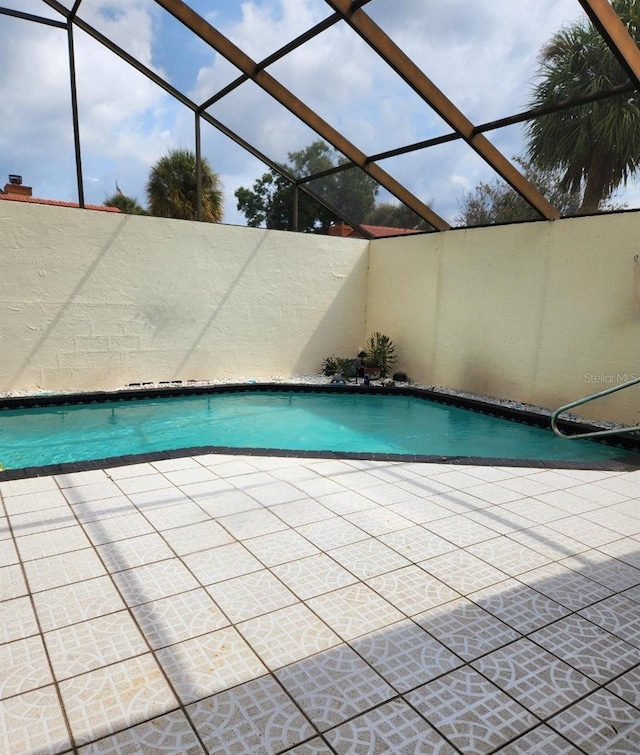 4942 Samoa Cir Unit 5, Orlando, FL 32808 - pool with a patio and glass enclosure