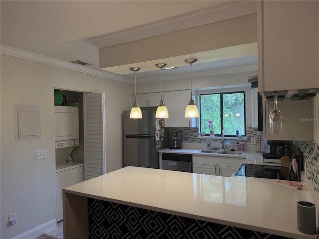 kitchen with stacked washer and clothes dryer, ornamental molding, a sink, dishwasher, and freestanding refrigerator