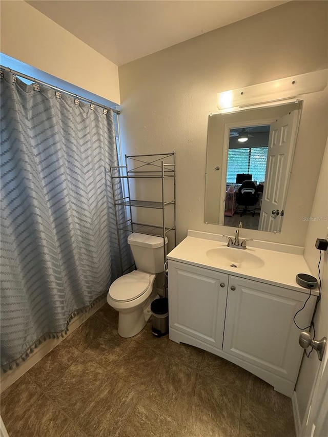 bathroom featuring curtained shower, connected bathroom, toilet, and vanity