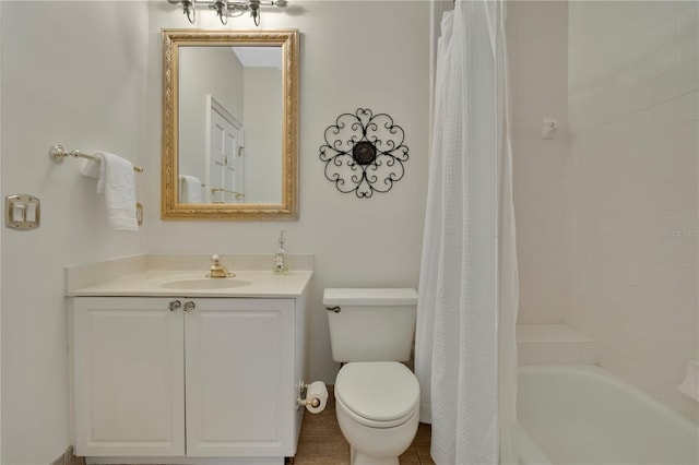 1560 Woodland Ave, Winter Park, FL 32789 - full bathroom featuring shower / tub combo with curtain, toilet, and vanity