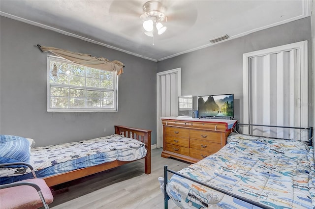243 W Martin St, Apopka, FL 32712 - bedroom with light wood-style floors, visible vents, crown molding, and ceiling fan