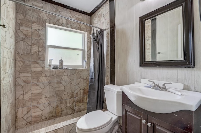243 W Martin St, Apopka, FL 32712 - bathroom with a tile shower, toilet, and vanity