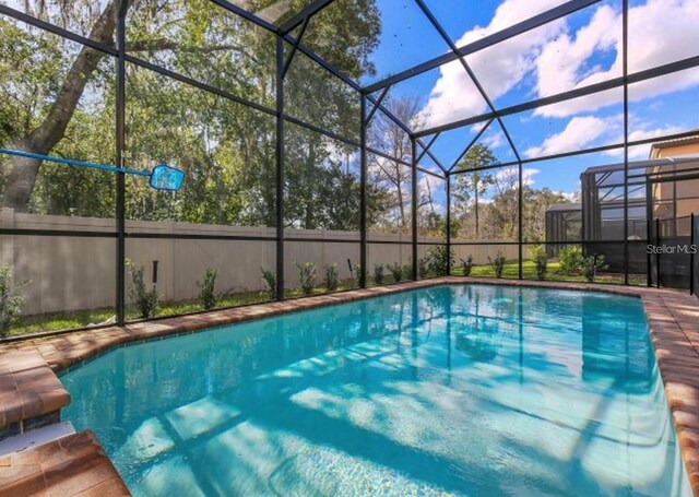 8892 Bengal Ct, Kissimmee, FL 34747 - outdoor pool with glass enclosure