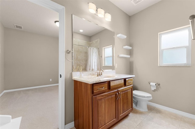 full bathroom featuring a shower with curtain, vanity, toilet, visible vents, and baseboards