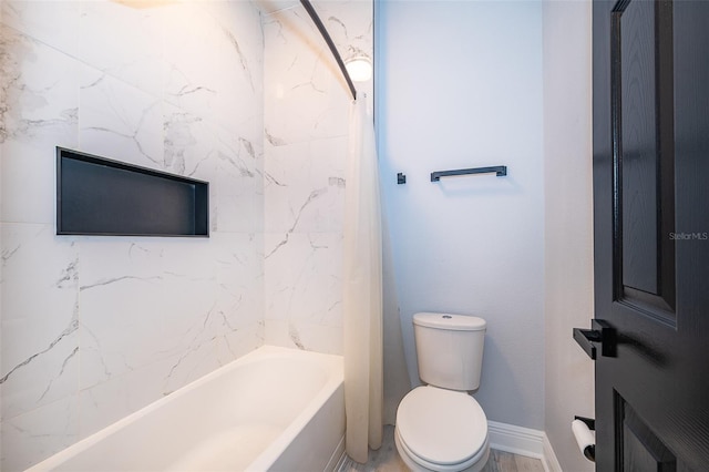 9330 Meadow Hunt Way, Winter Garden, FL 34787 - full bath featuring toilet and shower / bathtub combination with curtain