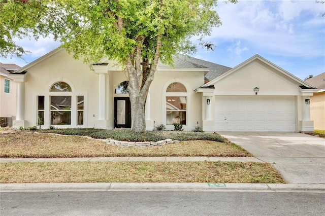 542 Terrace Cove Way, Orlando, FL 32828 - view of front facade featuring stucco siding, driveway, and a garage